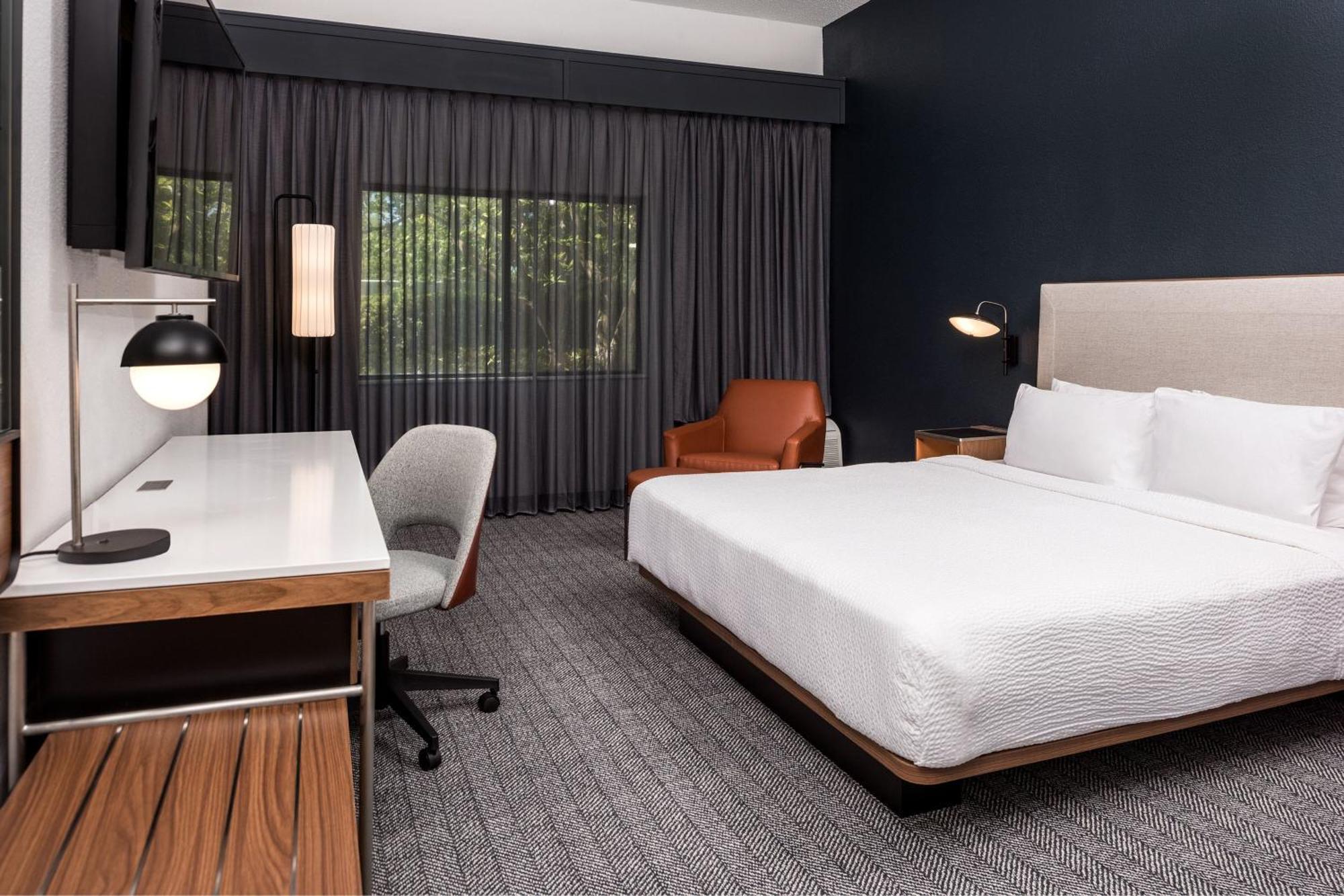 Courtyard By Marriott Charlotte Ballantyne Hotel Ngoại thất bức ảnh