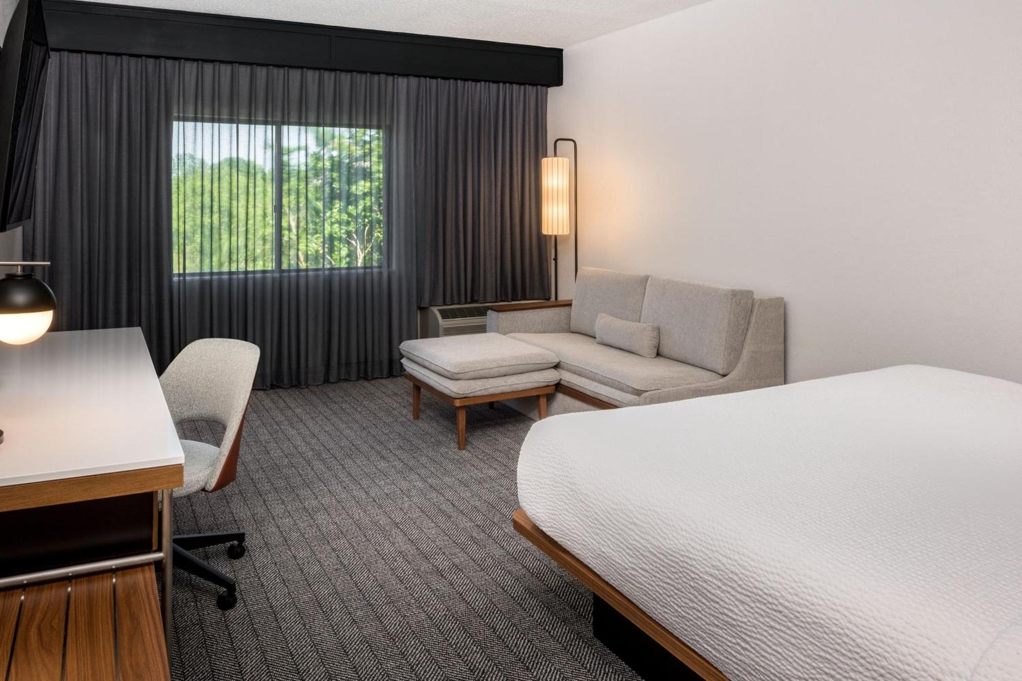 Courtyard By Marriott Charlotte Ballantyne Hotel Ngoại thất bức ảnh